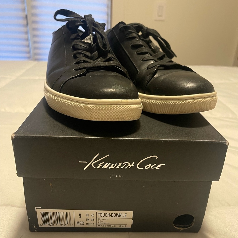 Kenneth Cole Men's Black leather sneakers